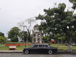 Parque-Mora-y-Canas-Puntarenas.-MERCEDES-300D-W123-LIMOUSINE-LANG.jpg